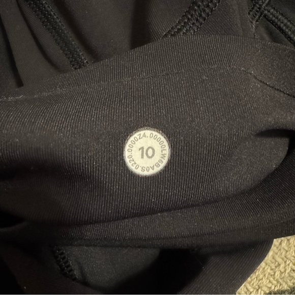 Lululemon Cropped Leggings. Size 10. - Picture 4 of 7